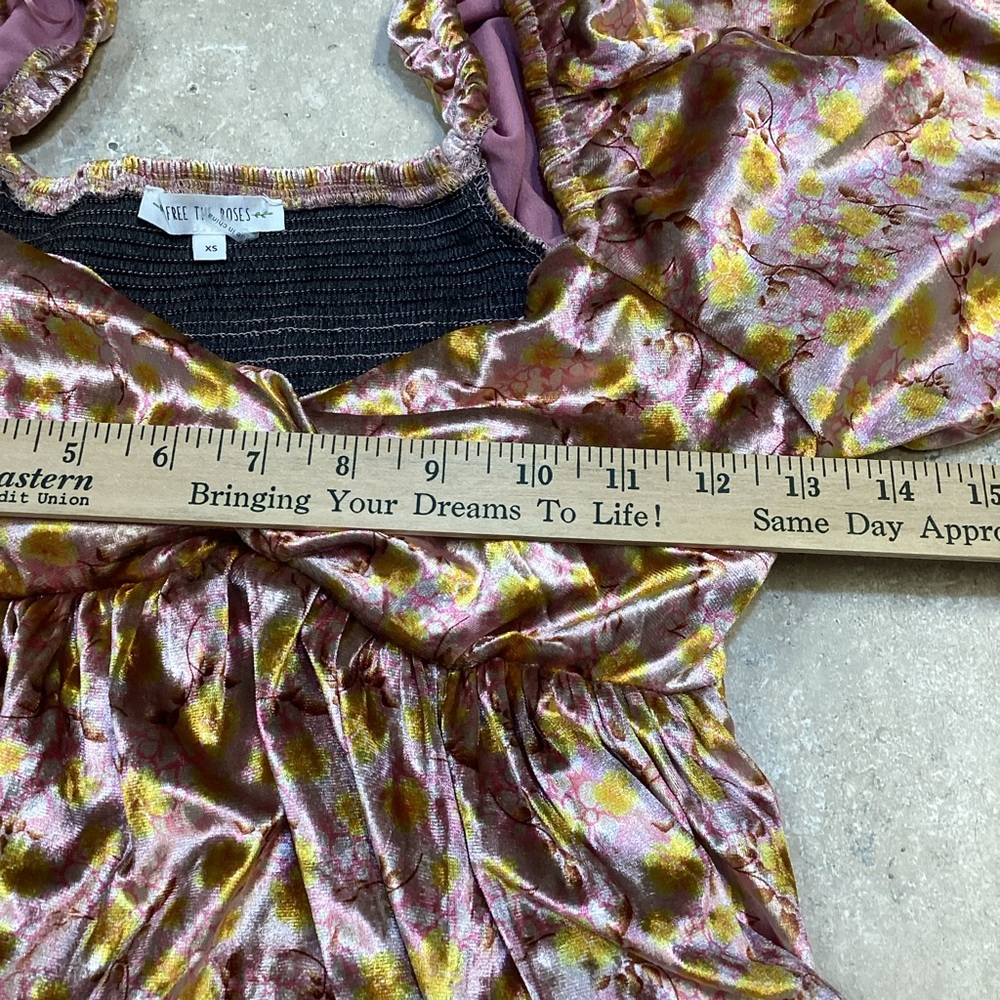 Free The Roses SZ XS Women’s Floral Velvet Twisted Baby Doll Top Peplum - Picture 6 of 8